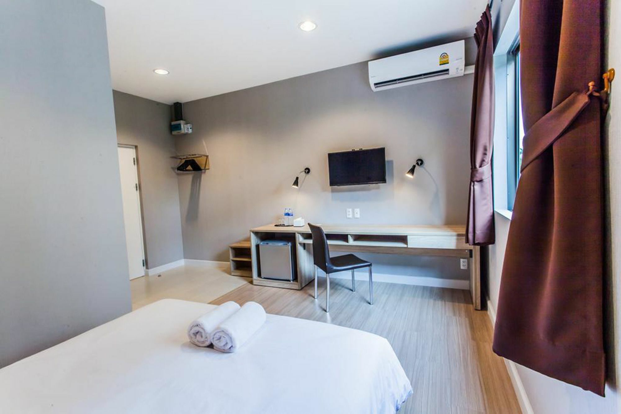 Morino Hotel Si Racha Exteriör bild