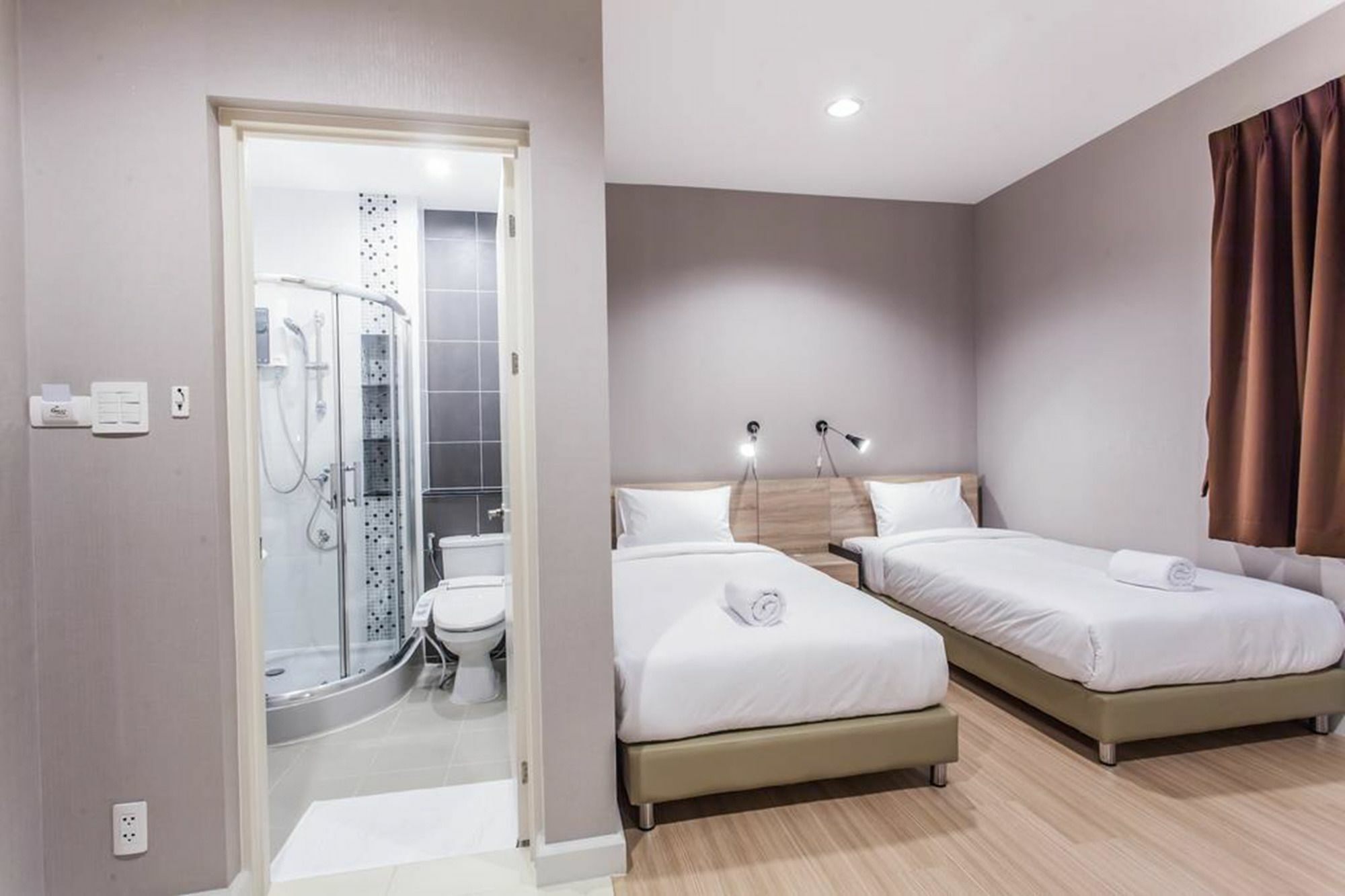 Morino Hotel Si Racha Exteriör bild